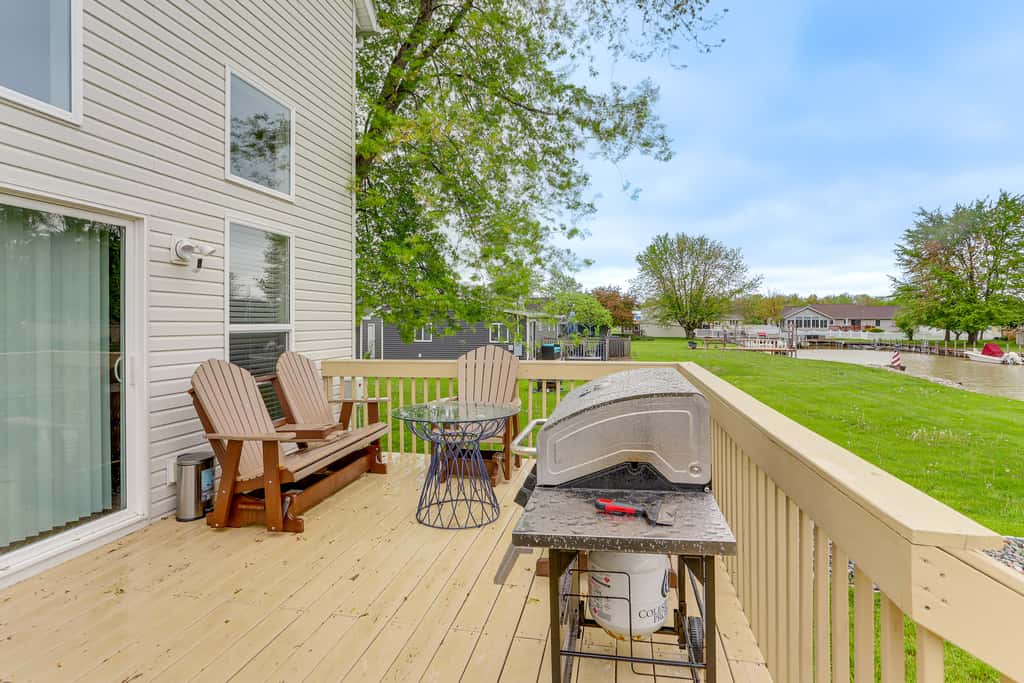 Hot Tub, Lake Access, & Dock: Port Clinton Retreat