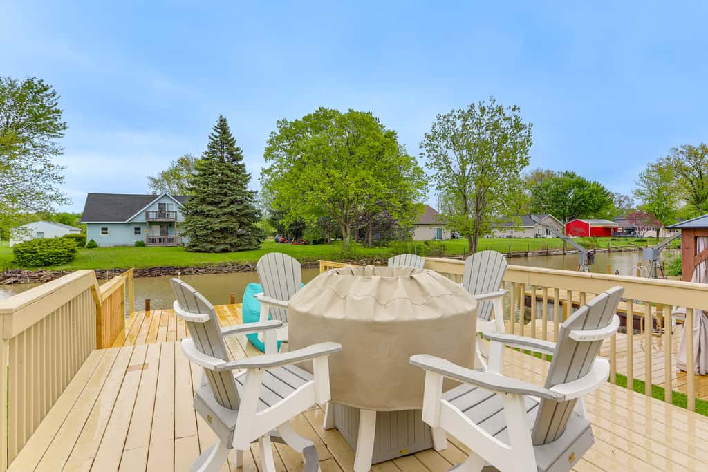 Hot Tub, Lake Access, & Dock: Port Clinton Retreat