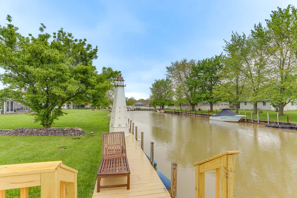 Hot Tub, Lake Access, & Dock: Port Clinton Retreat
