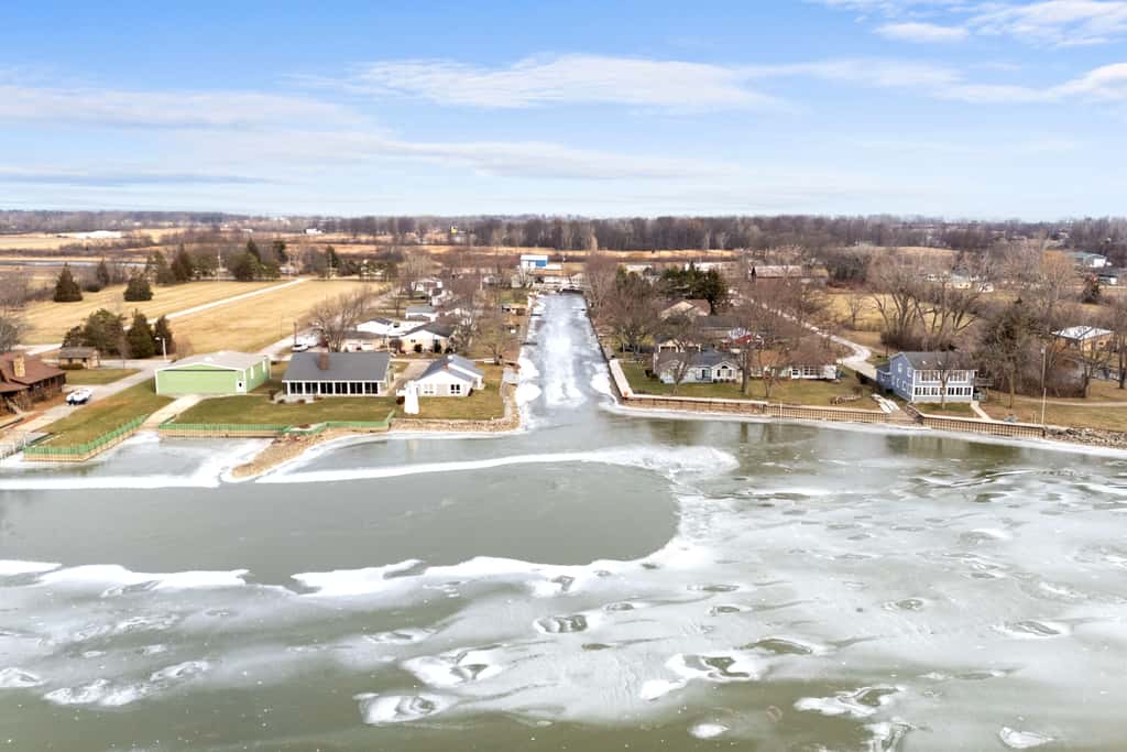 Hot Tub, Lake Access, & Dock: Port Clinton Retreat