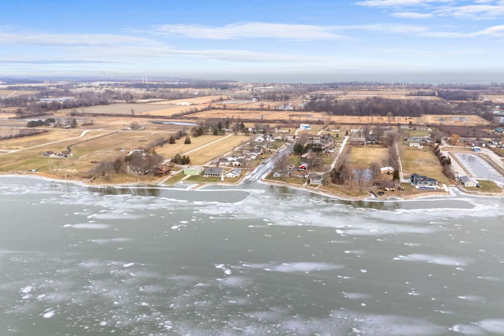 Hot Tub, Lake Access, & Dock: Port Clinton Retreat