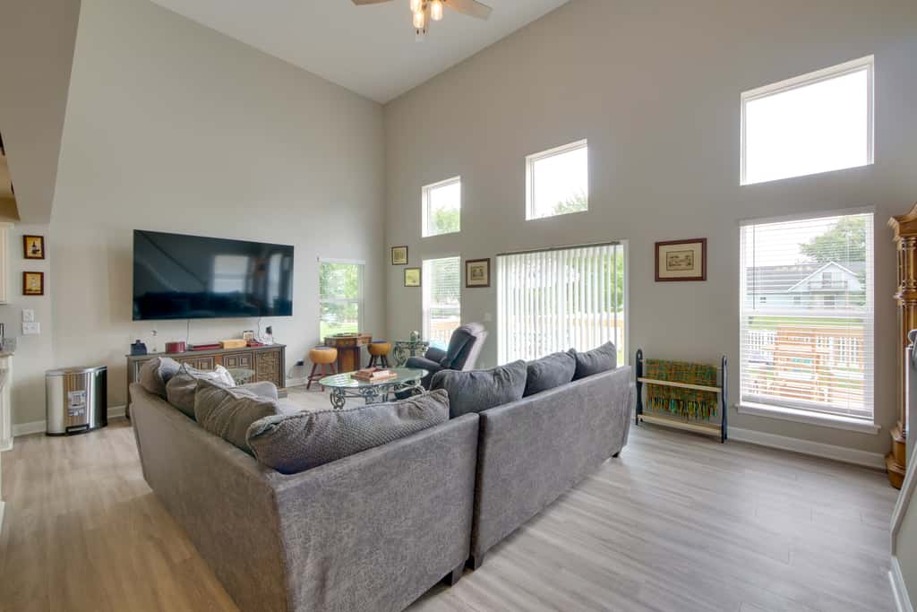 Hot Tub, Lake Access, & Dock: Port Clinton Retreat