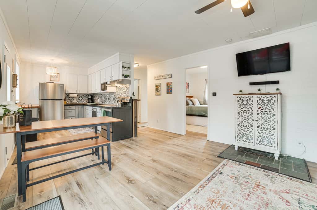 Higgins Lake Cottage w/ Private Fire Pit & Grill!