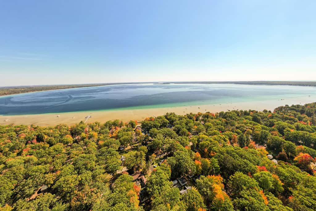 Higgins Lake Cottage w/ Private Fire Pit & Grill!