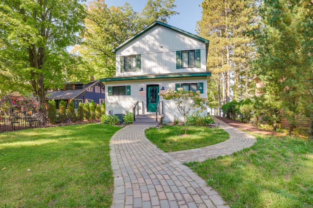 Higgins Lake Vacation Rental w/ Lake Views & Deck!