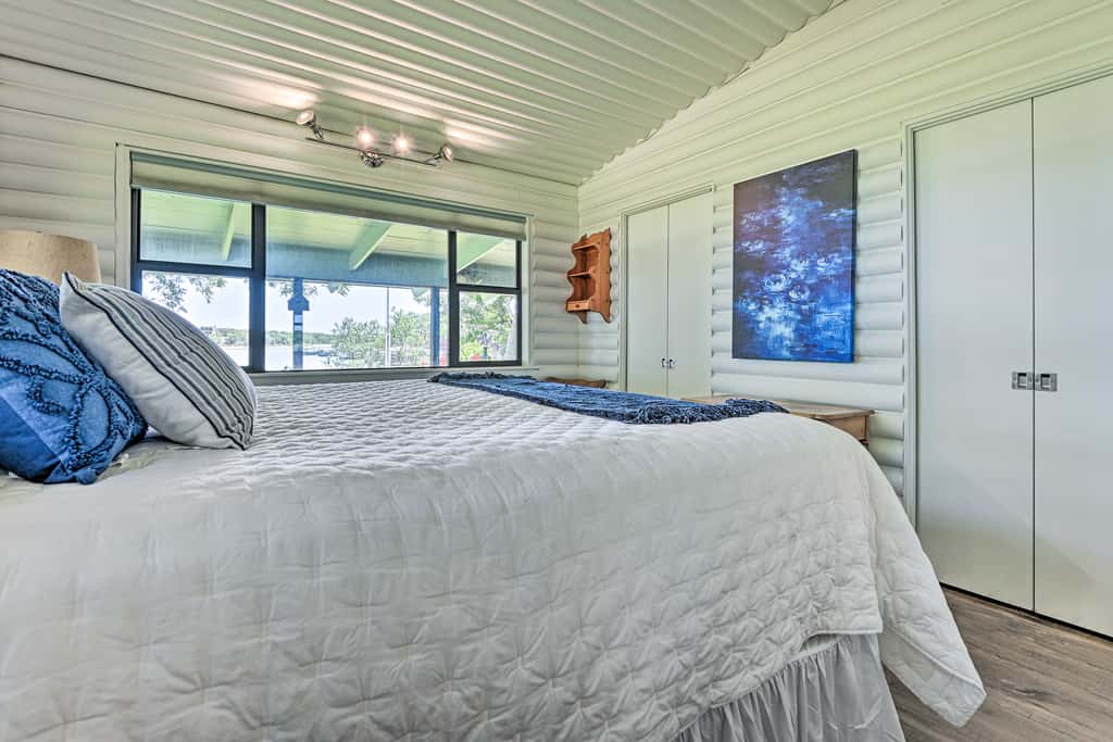 Lakefront Brownwood Home w/ Private Boat Dock