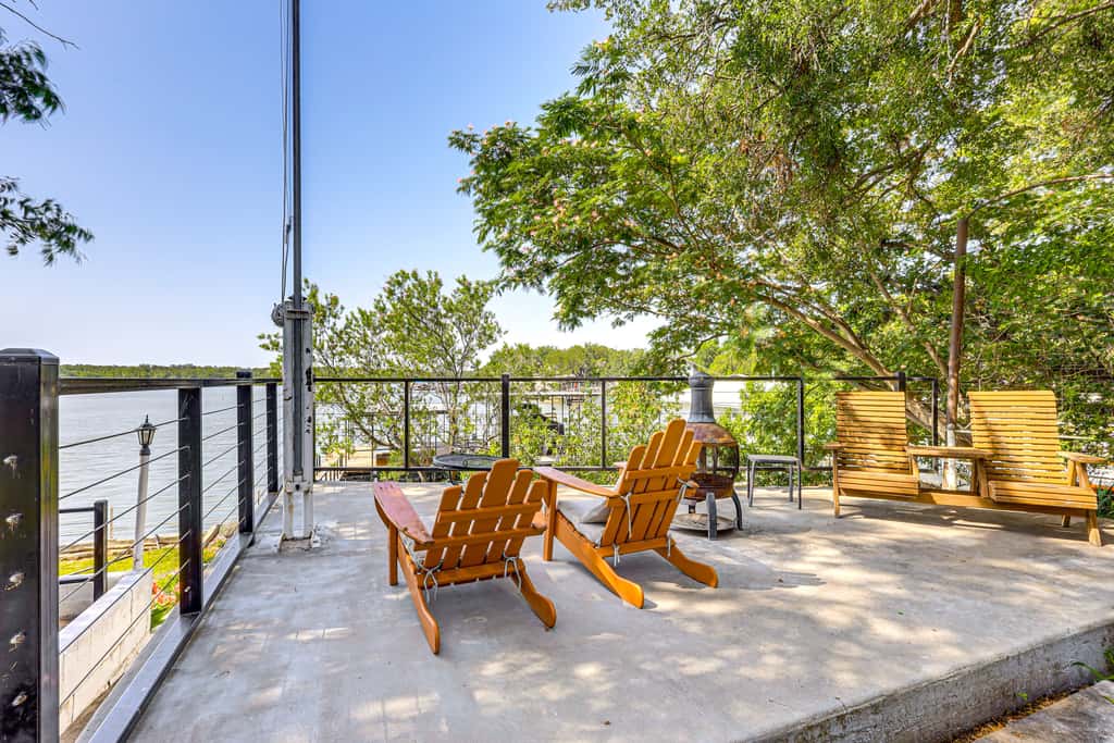 Lakefront Brownwood Home w/ Private Boat Dock