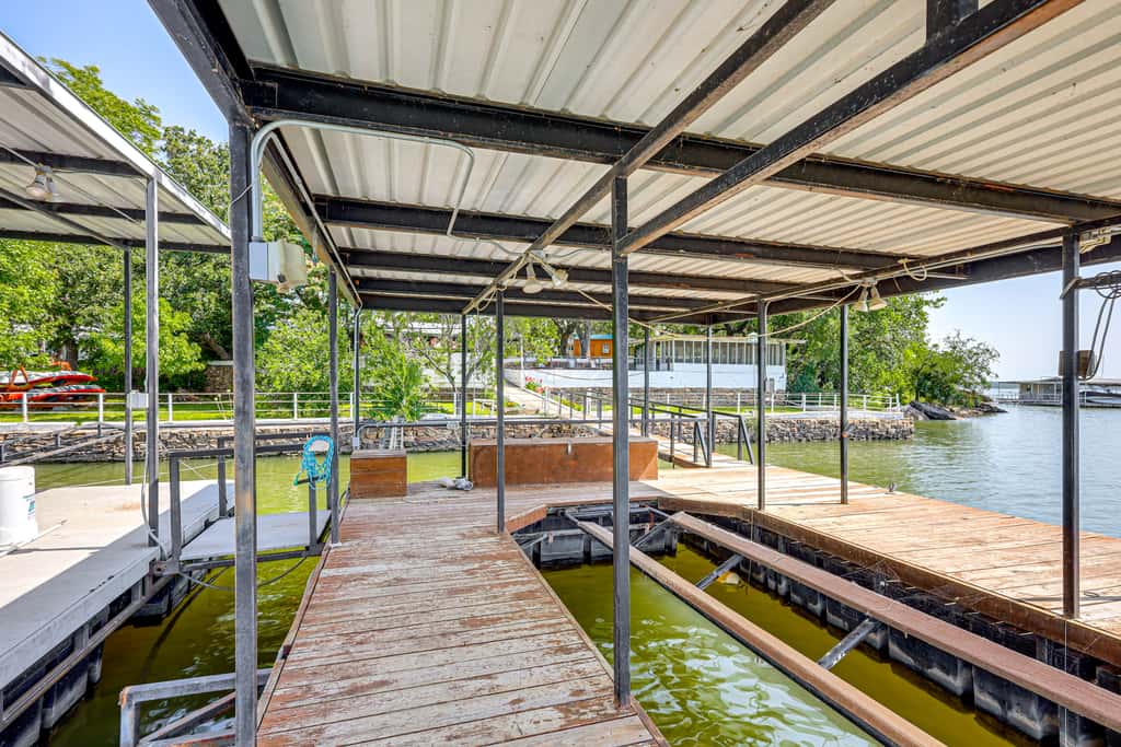 Lakefront Brownwood Home w/ Private Boat Dock