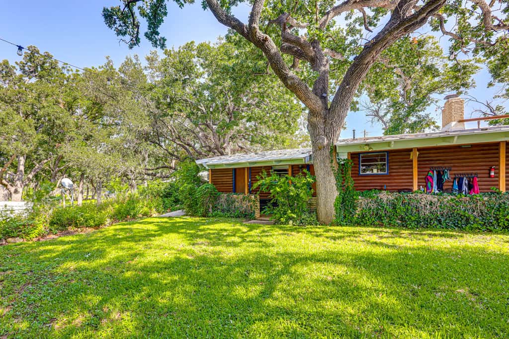 Lakefront Brownwood Home w/ Private Boat Dock