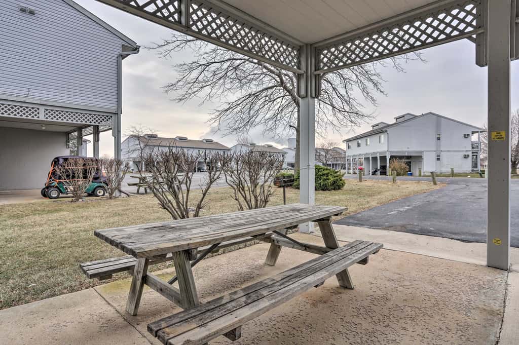 Condo w/ Balcony, Dock & Access to Lake Erie