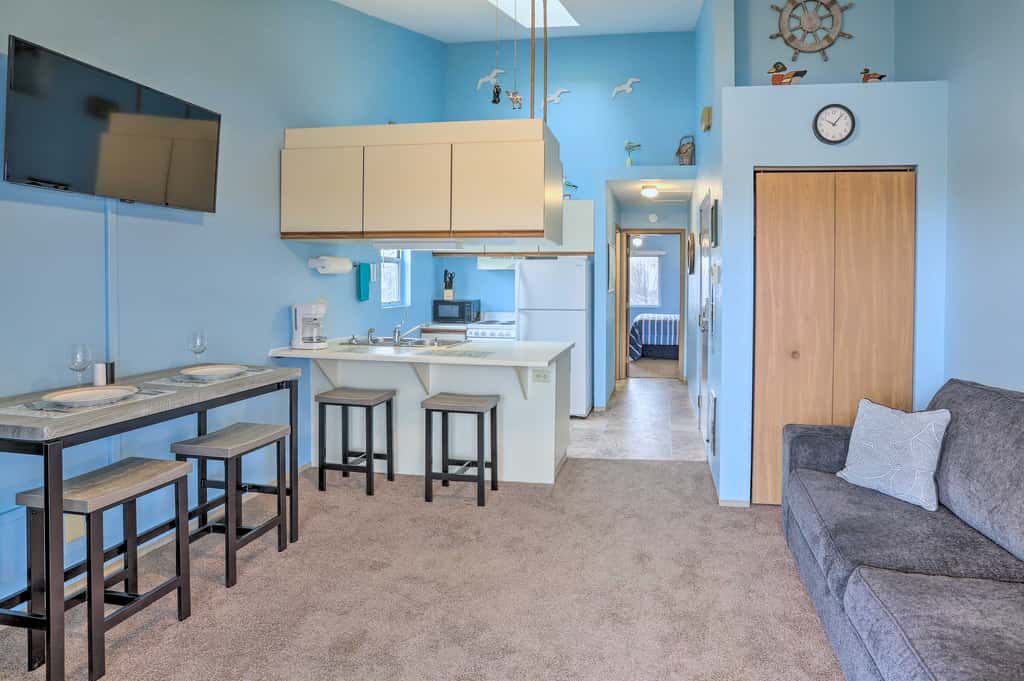 Condo w/ Balcony, Dock & Access to Lake Erie