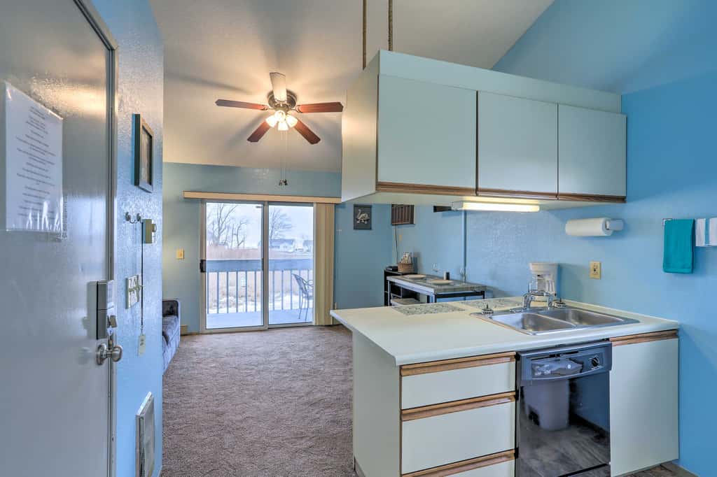 Condo w/ Balcony, Dock & Access to Lake Erie