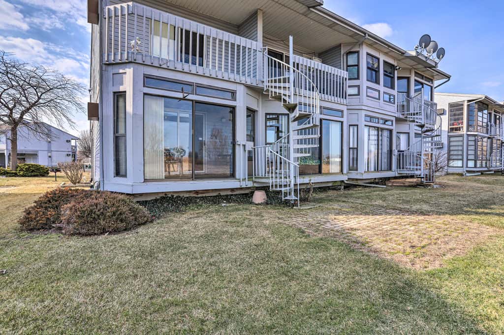 Serene Abode on Lake Erie ~ 9 Miles to Oak Harbor