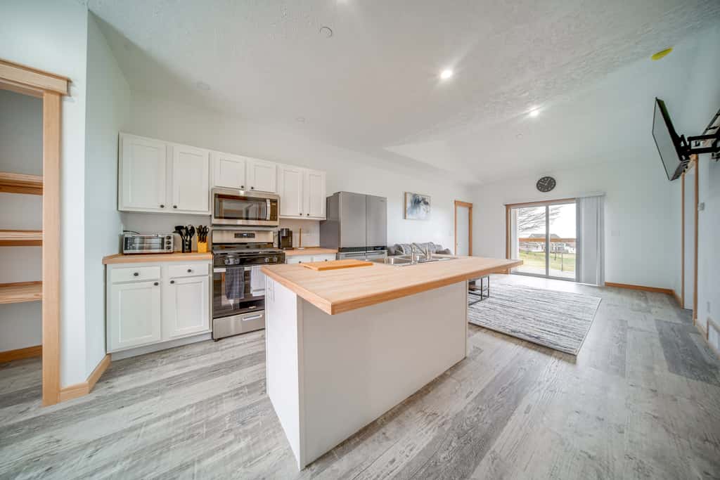 4 Mi to Lake Erie Access: Condo on the Greens