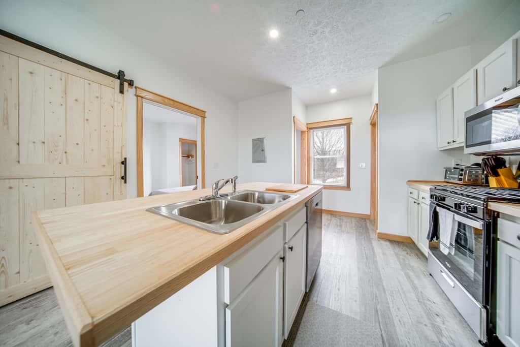 4 Mi to Lake Erie Access: Condo on the Greens