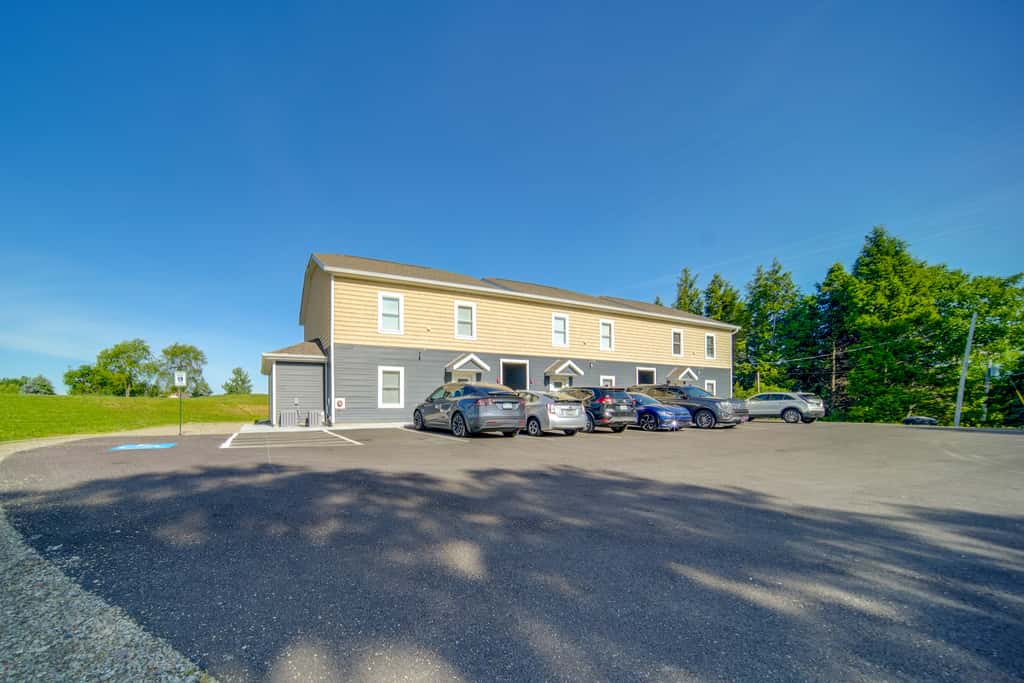 4 Mi to Lake Erie Access: Condo on the Greens