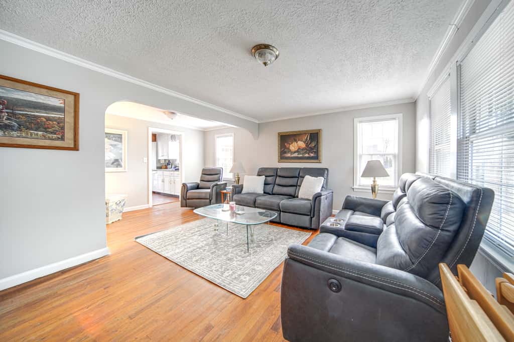 Walk to Lake Erie & Beach Access: Home w/ Deck!