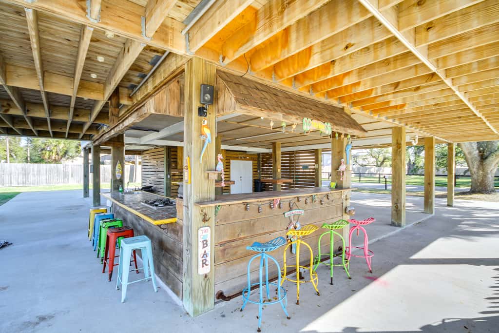 Walk to Beach: Stunning Gulfport Getaway