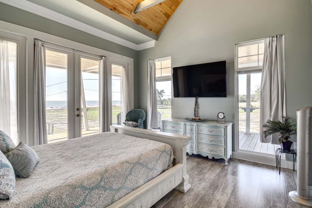 Walk to Beach: Stunning Gulfport Getaway