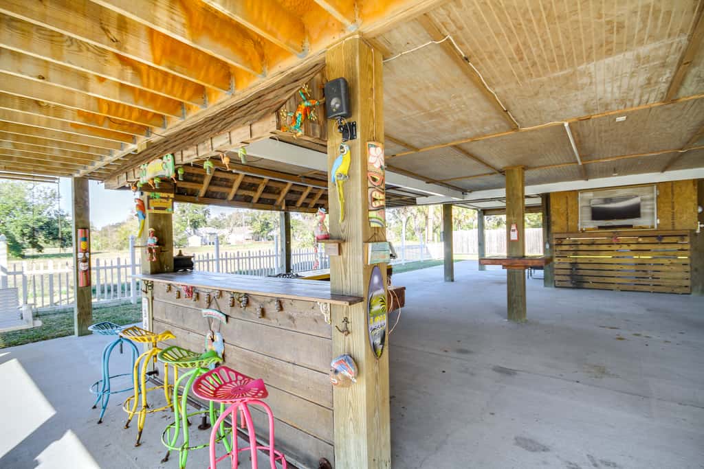 Walk to Beach: Stunning Gulfport Getaway