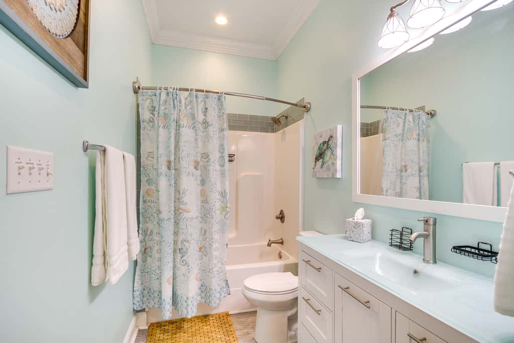 Walk to Beach: Stunning Gulfport Getaway