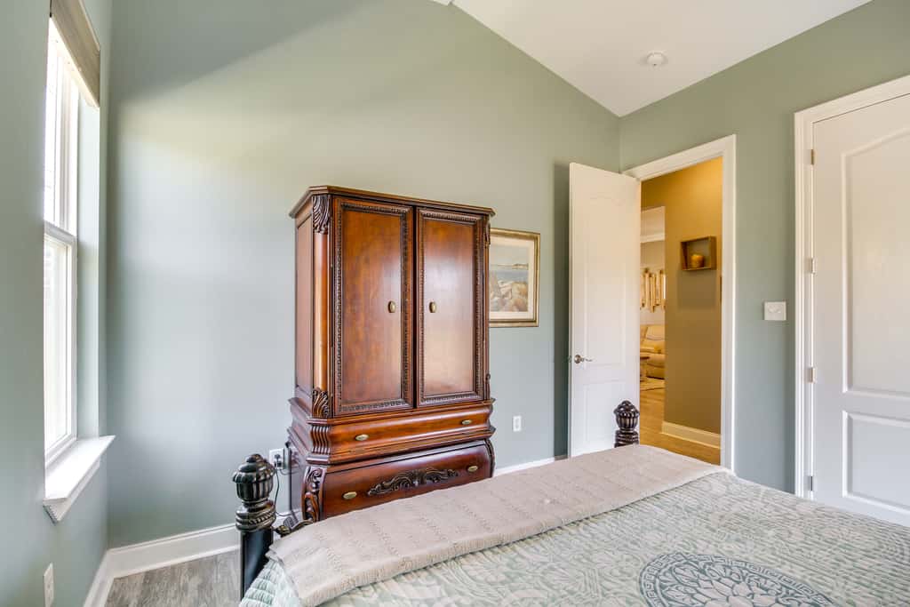 Walk to Beach: Stunning Gulfport Getaway