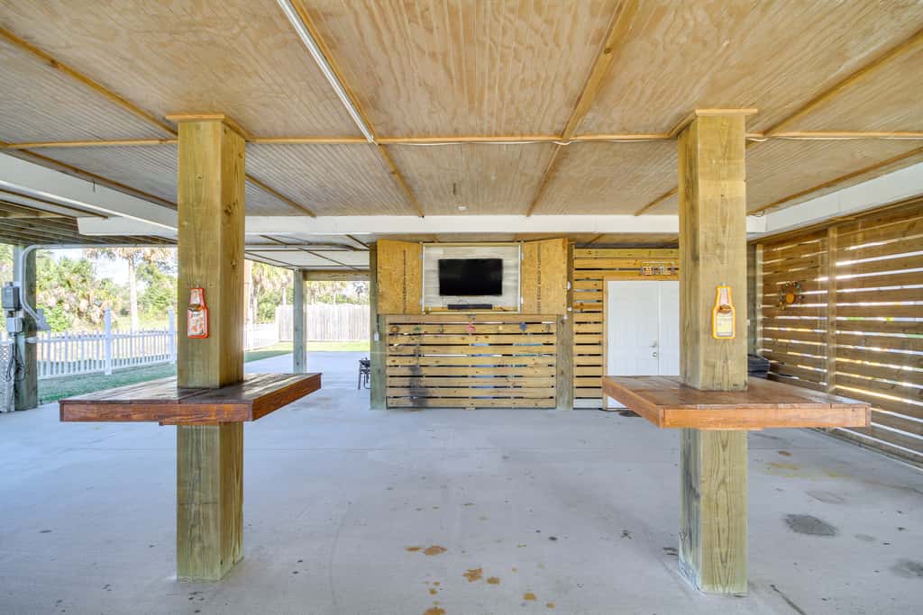 Walk to Beach: Stunning Gulfport Getaway