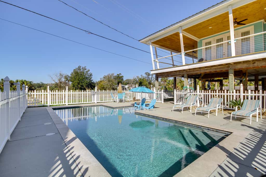 Walk to Beach: Stunning Gulfport Getaway