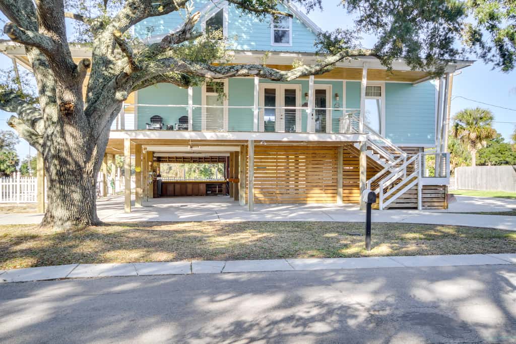 Walk to Beach: Stunning Gulfport Getaway
