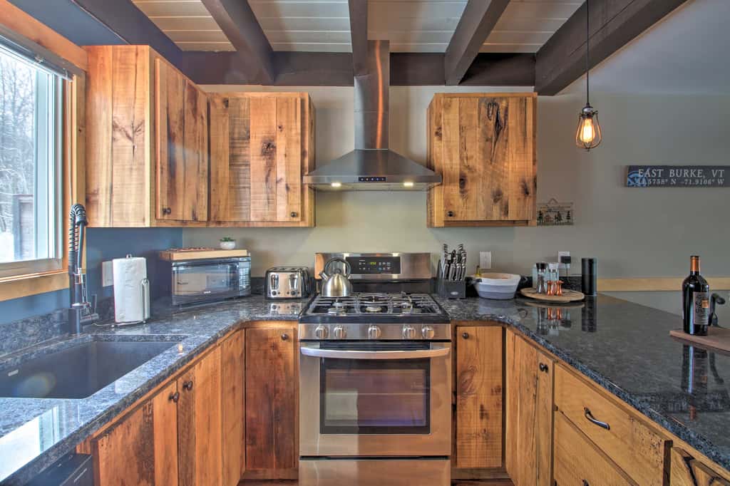 Slopeside Burke Mtn Condo w/ Amenity Access!