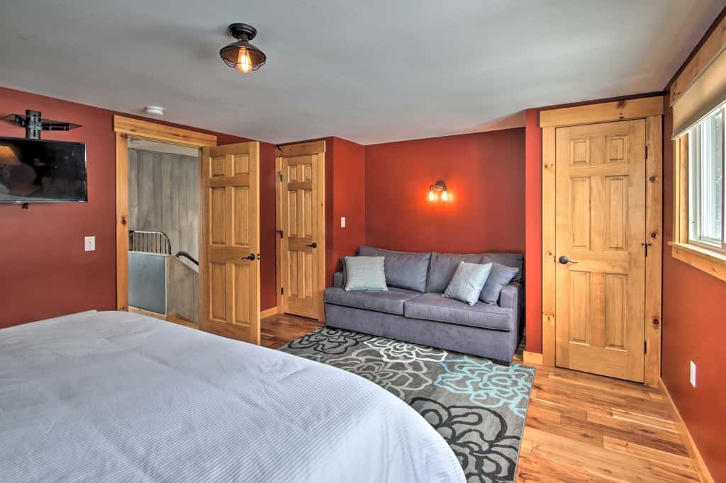 Slopeside Burke Mtn Condo w/ Amenity Access!