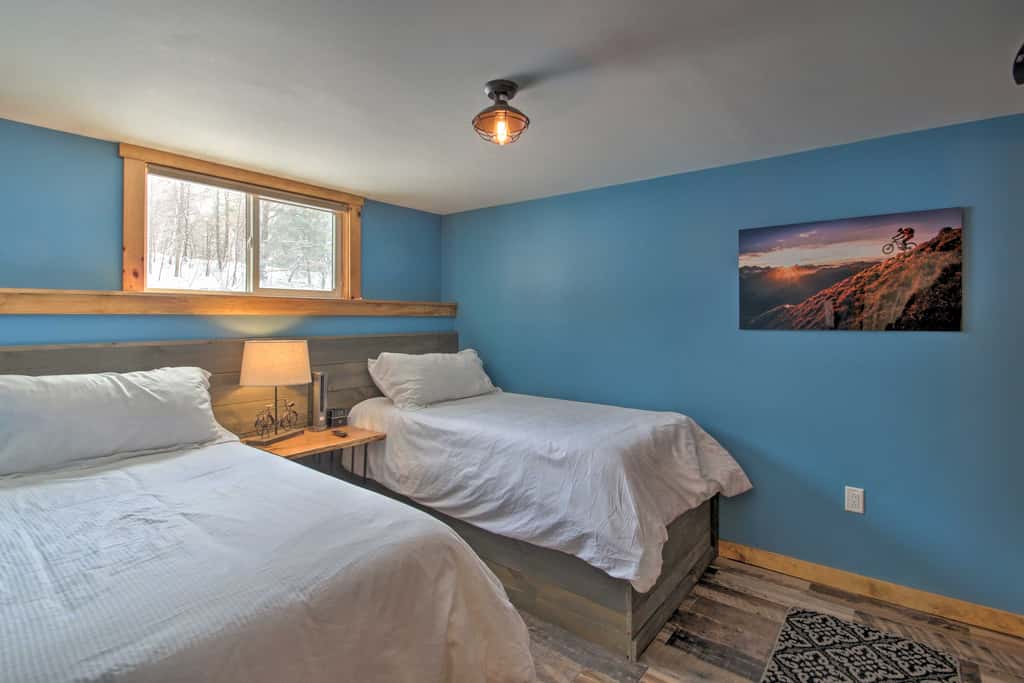 Slopeside Burke Mountain Condo w/ Fireplace!