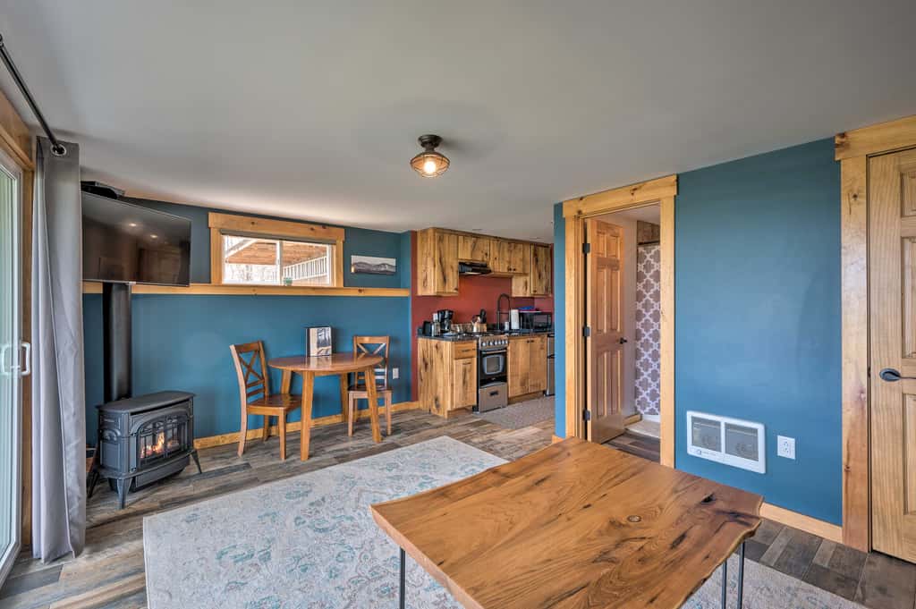 Slopeside Burke Mountain Condo w/ Fireplace!