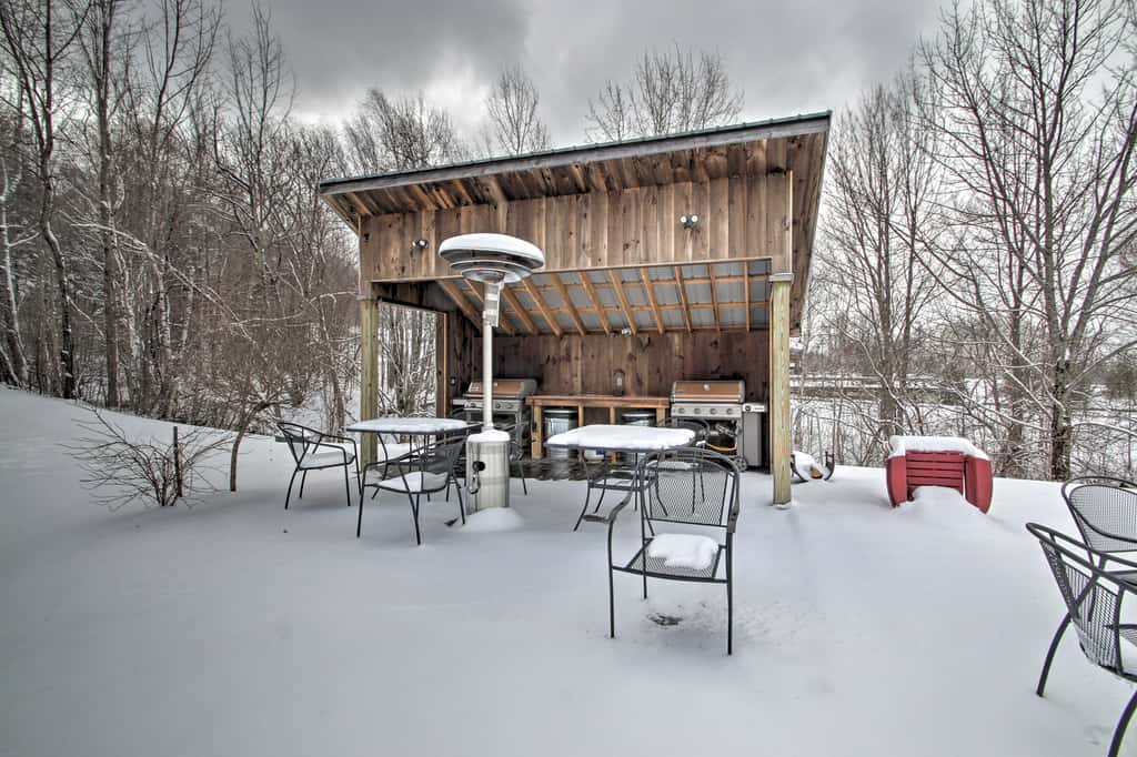 Slopeside Burke Mountain Condo w/ Fireplace!