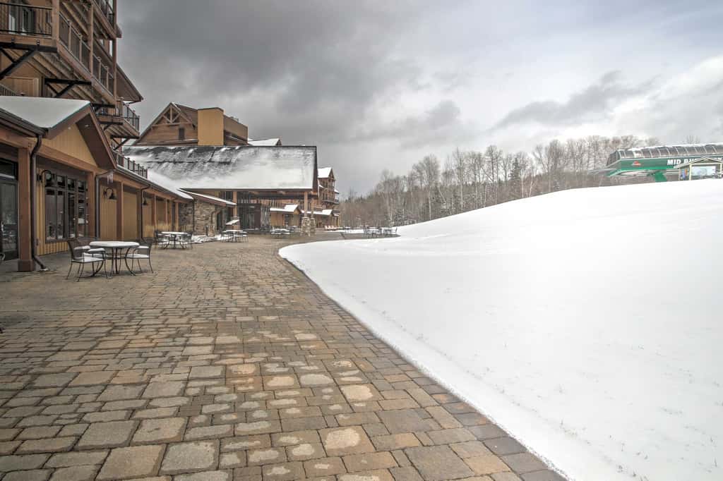 Slopeside Burke Mountain Condo w/ Fireplace!
