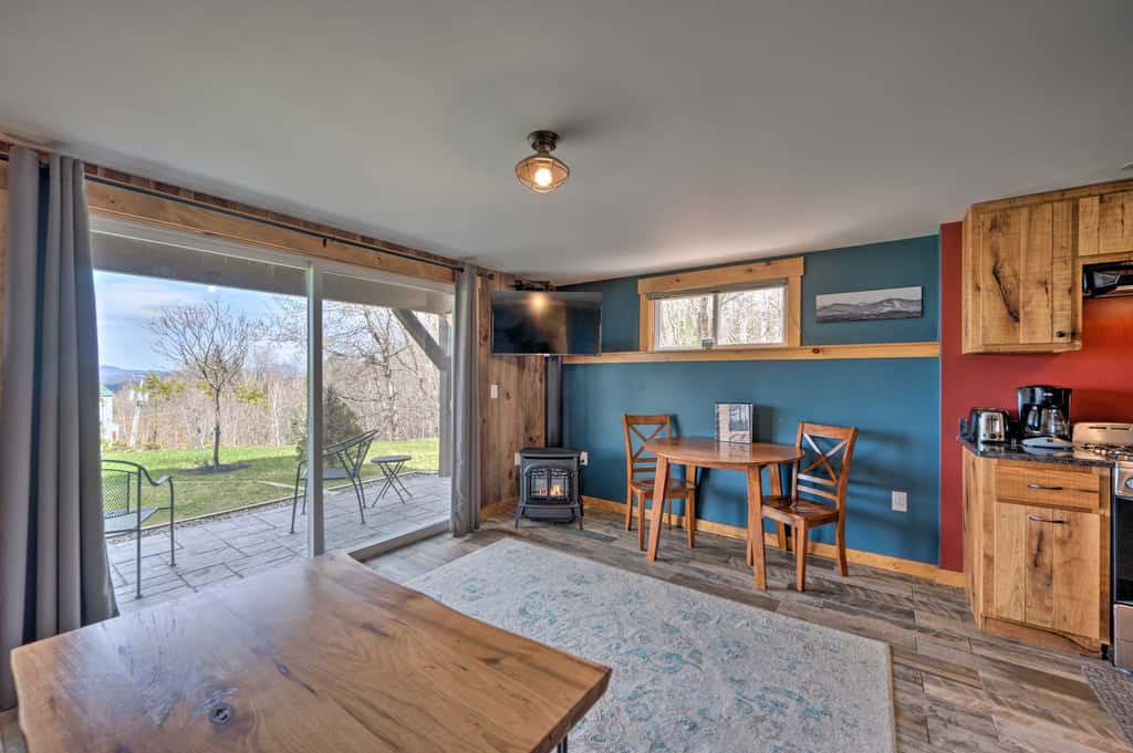 Slopeside Burke Mountain Condo w/ Fireplace!