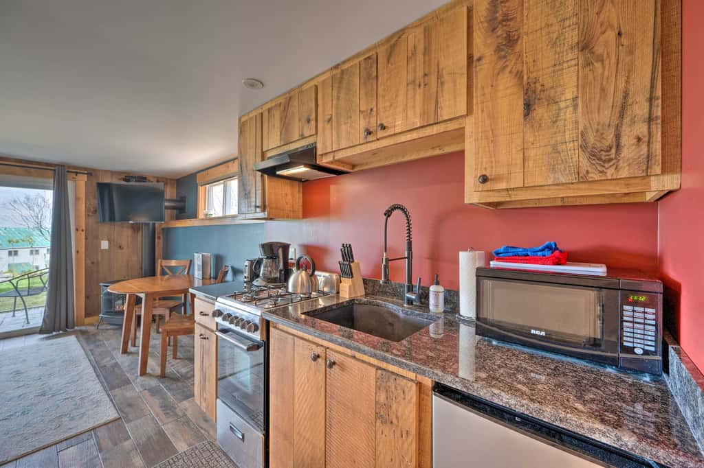 Slopeside Burke Mountain Condo w/ Fireplace!