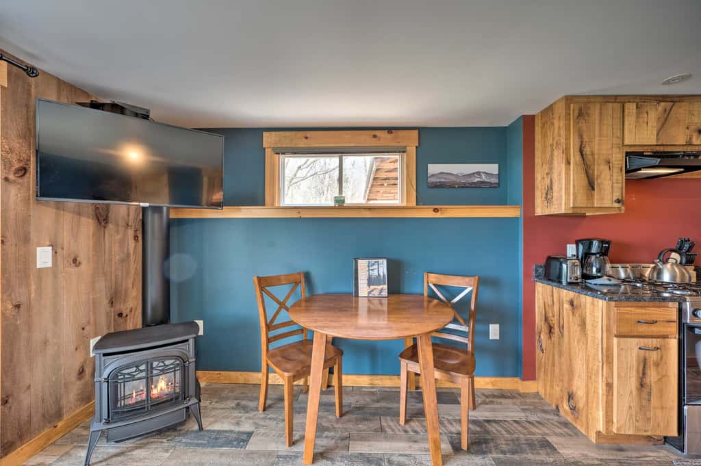 Slopeside Burke Mountain Condo w/ Fireplace!