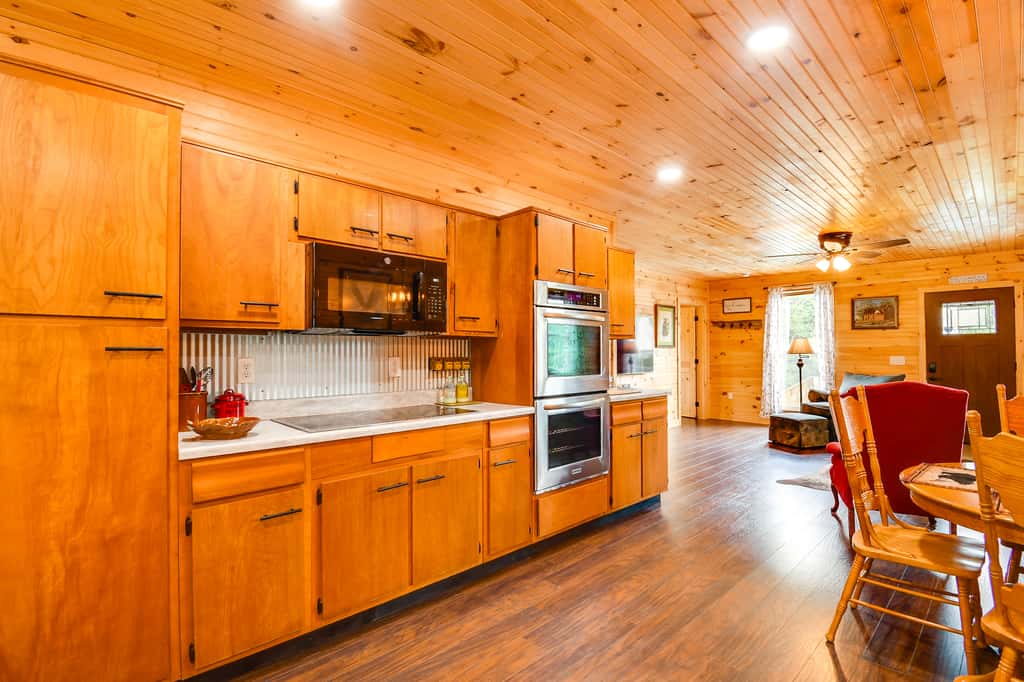 18 Mi to Red River Gorge: Beattyville Retreat