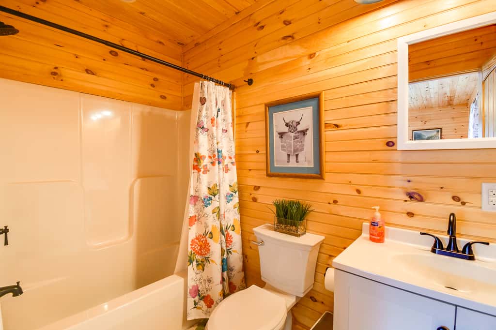 18 Mi to Red River Gorge: Beattyville Retreat