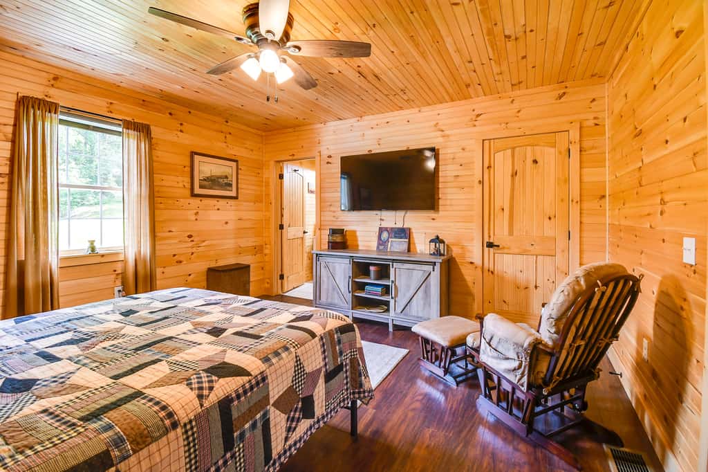 18 Mi to Red River Gorge: Beattyville Retreat