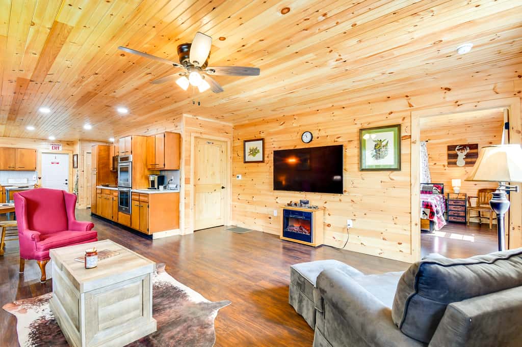 18 Mi to Red River Gorge: Beattyville Retreat