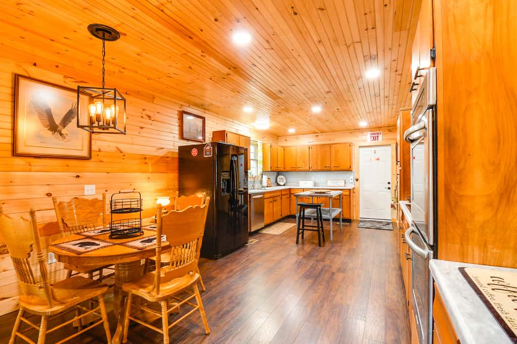18 Mi to Red River Gorge: Beattyville Retreat