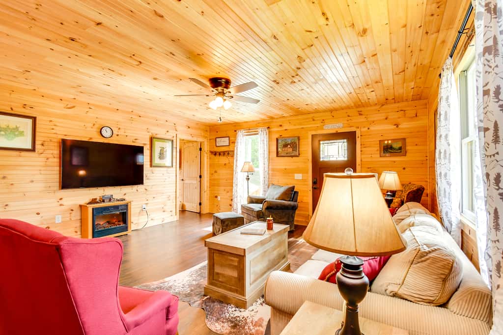 18 Mi to Red River Gorge: Beattyville Retreat
