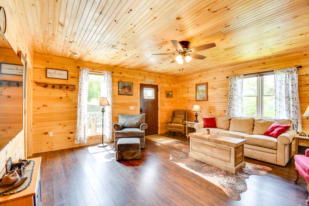 18 Mi to Red River Gorge: Beattyville Retreat