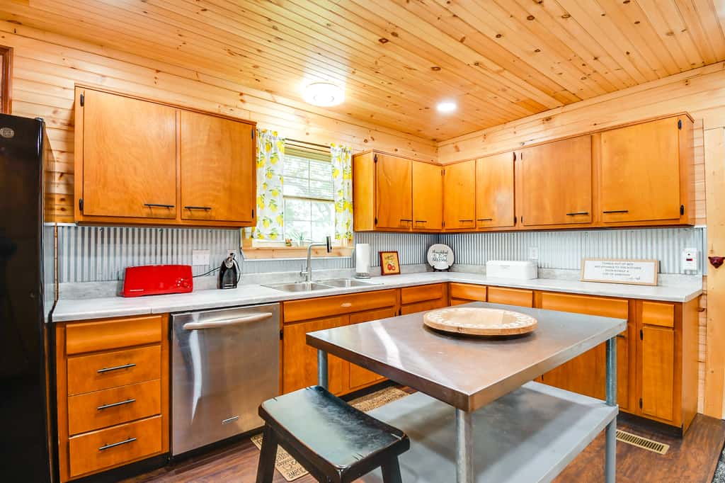 18 Mi to Red River Gorge: Beattyville Retreat
