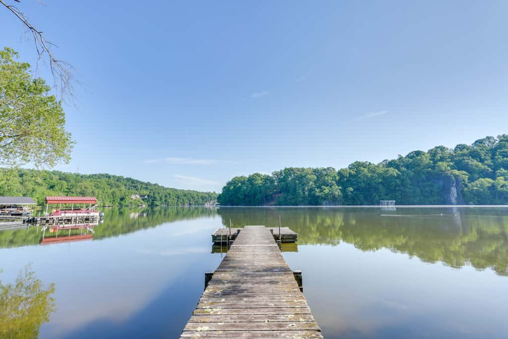 Lakefront Kingsport Home w/ Private Hot Tub!