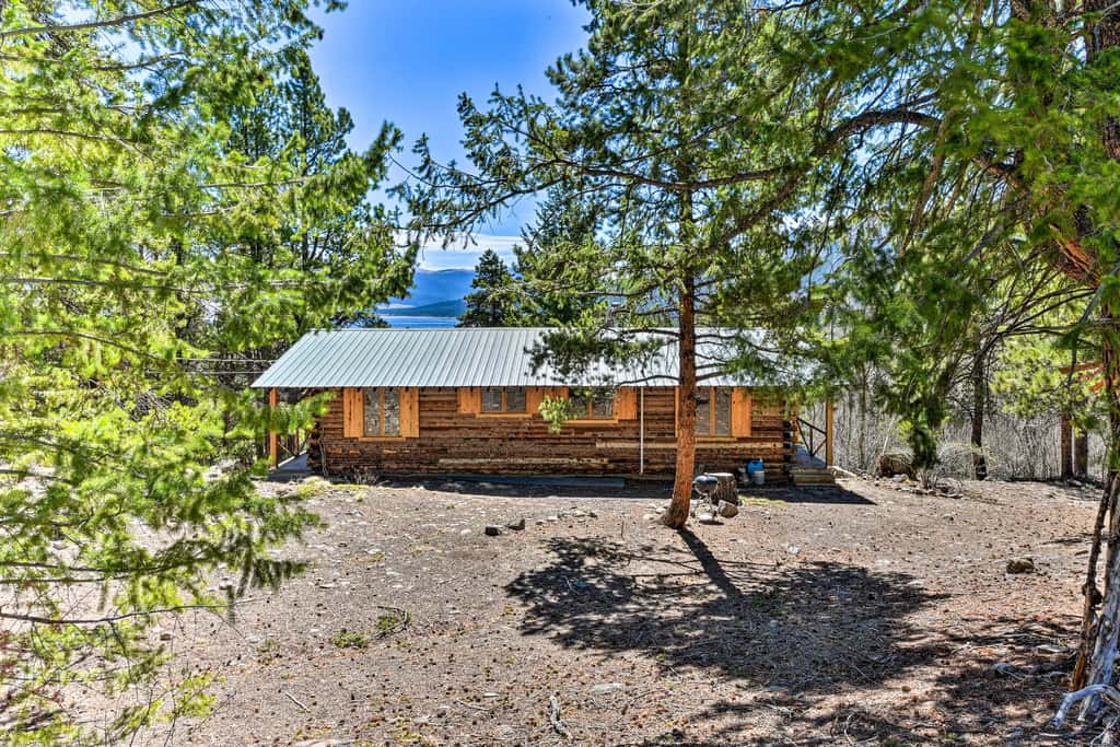Idyllic Twin Lakes Escape w/ Views of the Lakes