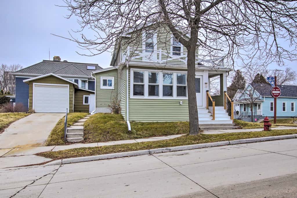 Coastal Comfort & Golfers' Paradise in Sheboygan!