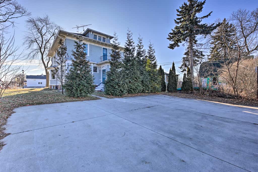 Pet-Friendly Sheboygan Home, 1 Mi to Lake Michigan